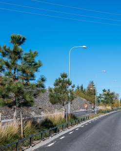 Arlandastads nya huvudgata Halmvägen med väl tilltagna gång- och cykelbanor